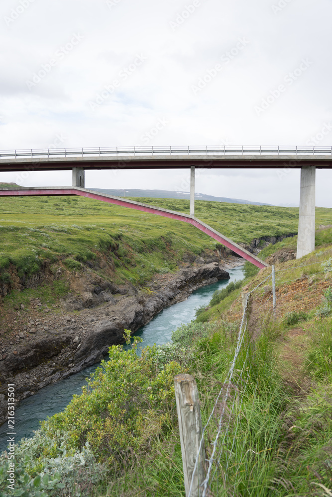 Fototapeta premium Fluss-Landschaft im Nord-Osten Islands