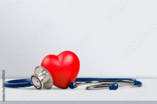 Quadro su tela Red heart and a stethoscope on backgrouund