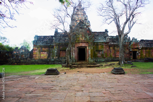 Wallpaper Mural Old castle on the hill Torontodigital.ca