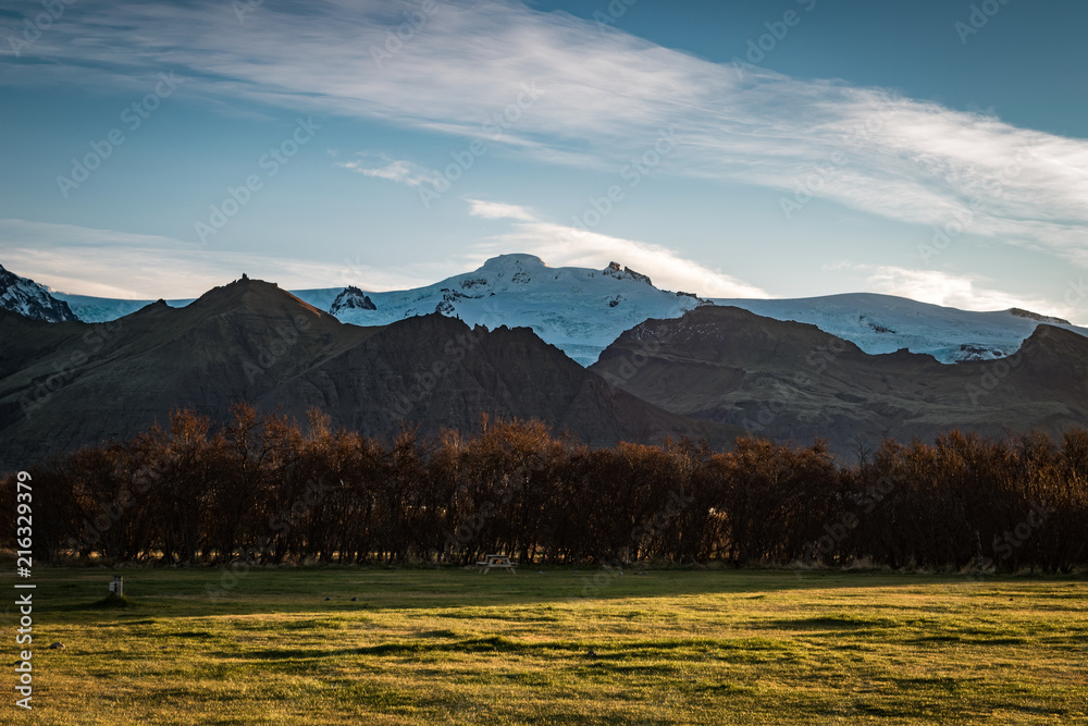 Iceland: Scenic mountain landscape