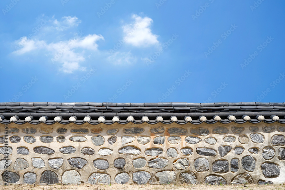 Naklejka premium Korean traditional wall, Clear sky