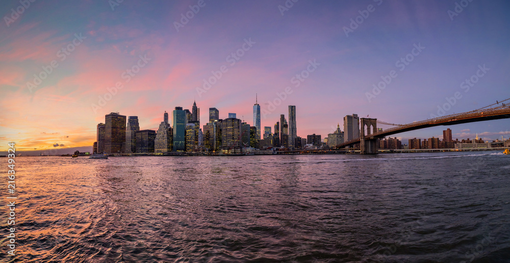 Fototapeta premium Manhattan Panorama during sunset