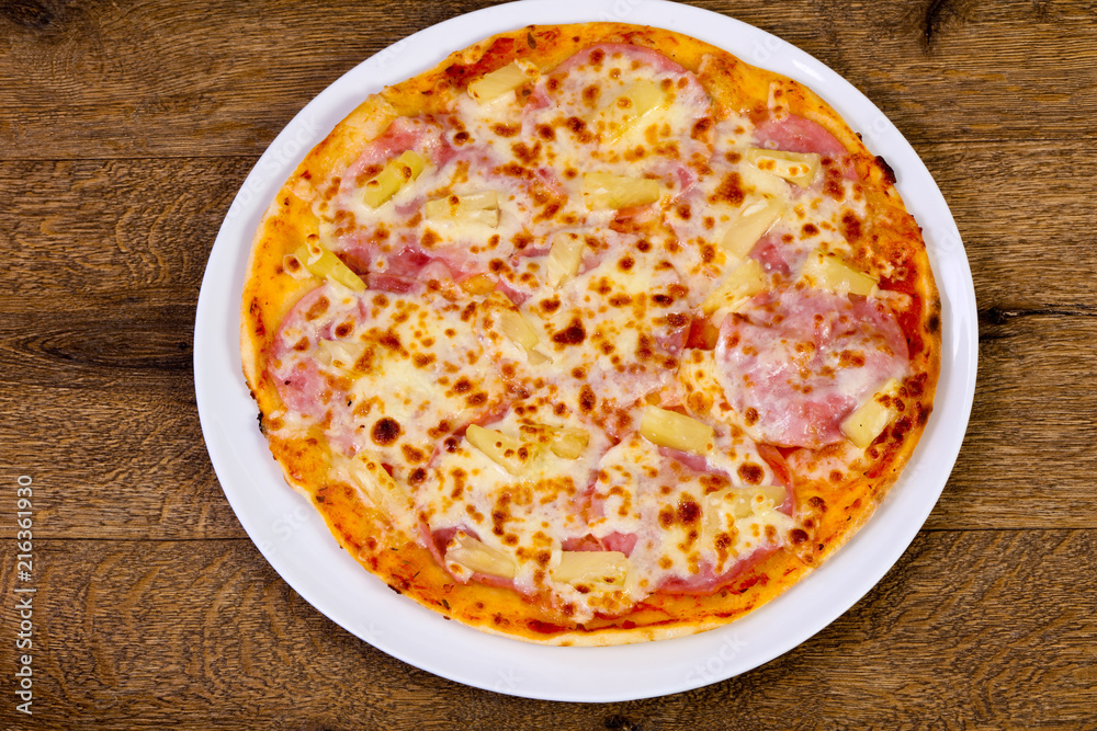 Pizza with ham