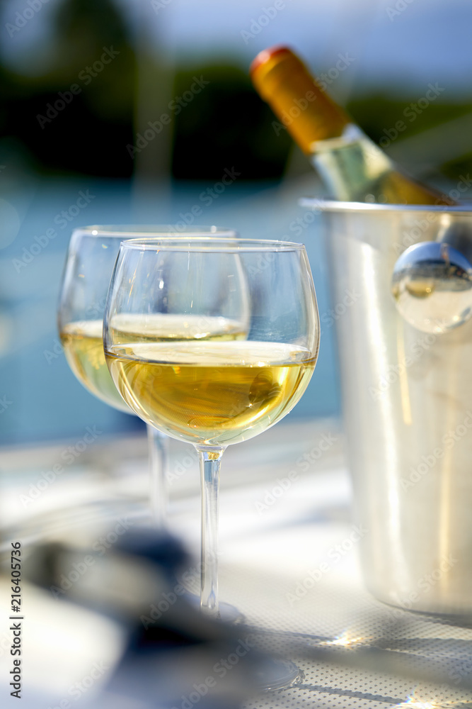Fototapeta premium Pair of wineglasses against the yacht