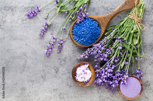Fototapeta Naklejka Na Ścianę i Meble -  Essential lavender salt with flowers top view.