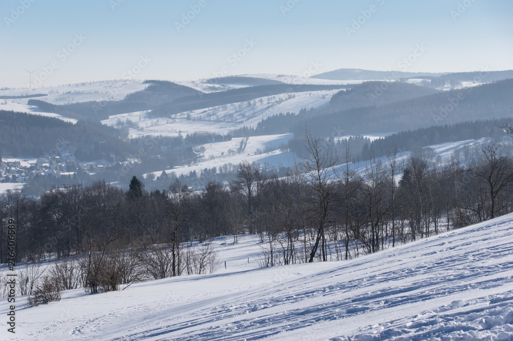 Winterlandschaft bei Altenberg mit Blick auf das Osterzgebirge