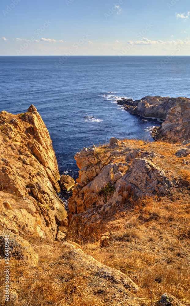 Fototapeta premium Beautiful landscape on rocky shore