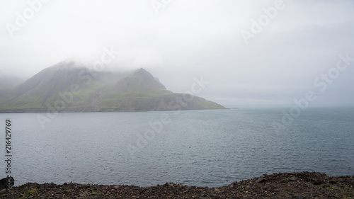 Küsten-Landschaft im Nord-Osten Islands