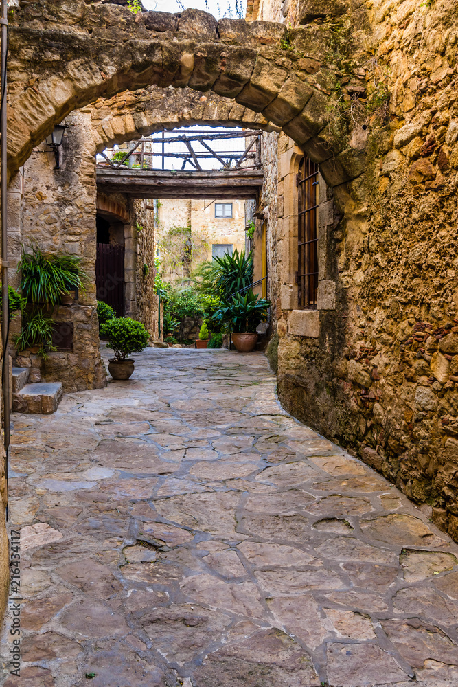 Fototapeta premium Visiting the beautiful medieval village of Pals (Catalonia, Spain)