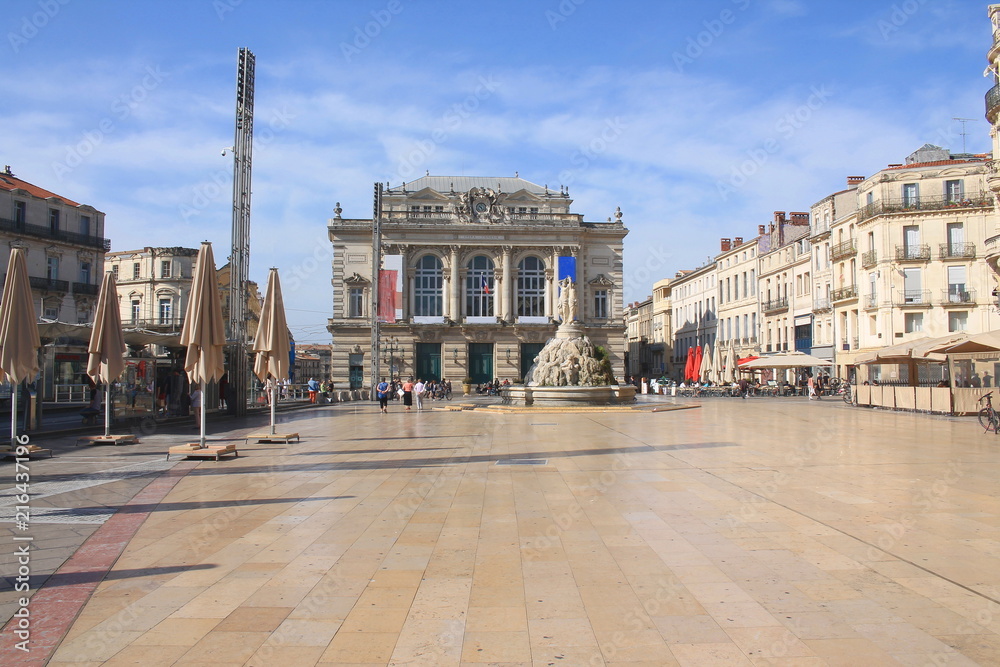 Fototapeta premium La pittoresque place de la comédie à Montpellier, Hérault, Occitanie, France