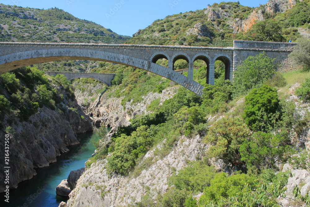 Le pont du diable dans les gorges de l'Hérault, Occitanie, France