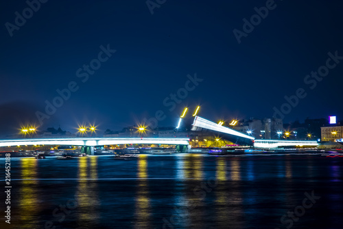 Embankment of the Neva,divorcing bridges.