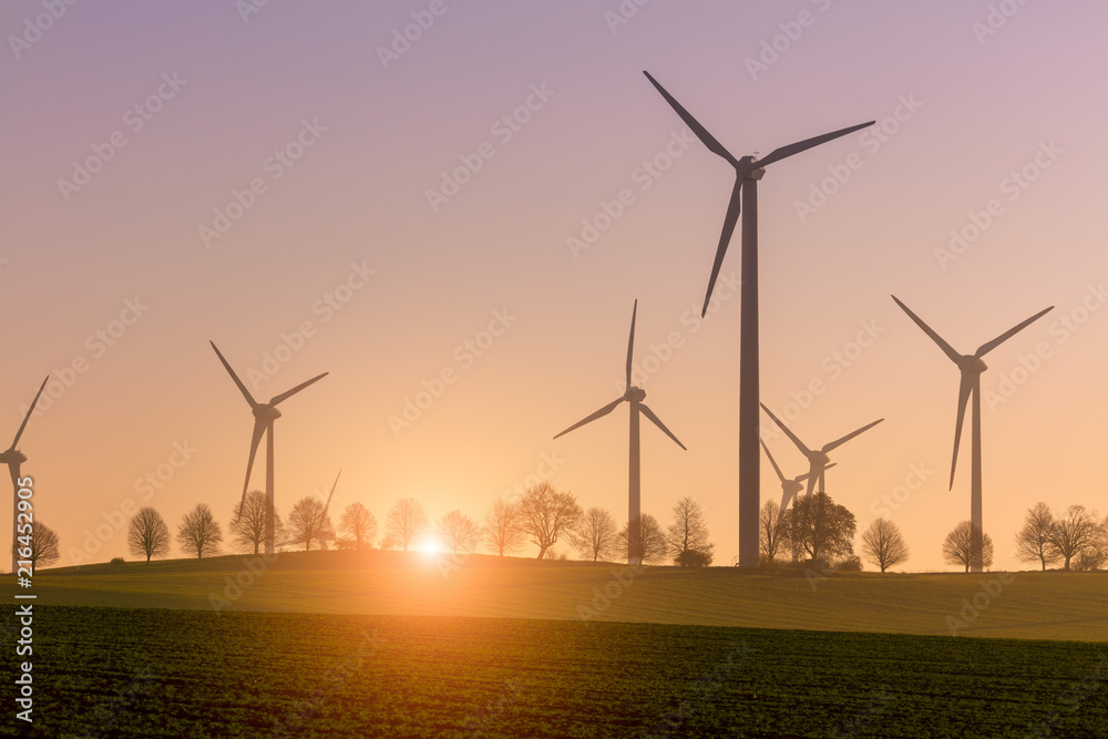 Windmills at sunrise, Wind Energy green klima klimawandel, co2 reduktion grüne energie saubere energiegewinnung ökologisch moderne stromgewinnung energiepark windpark energiewende strom preiserhöhung