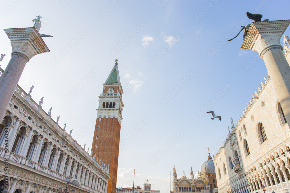 Naklejka premium 大鐘楼 サンマルコ広場