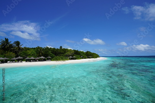 Fototapeta Naklejka Na Ścianę i Meble -  View of a beautiful beach with turquoise water in Baa Atoll, Maldives