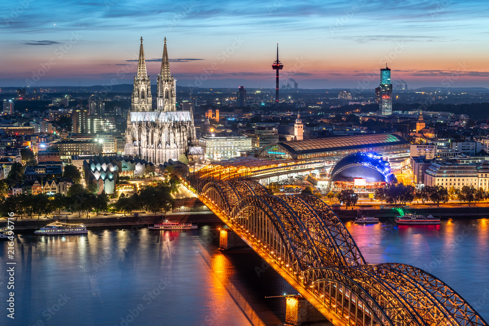 Wunschmotiv: Köln Skyline mit Kölner Dom und Hohenzollernbrücke bei Nacht #216496716