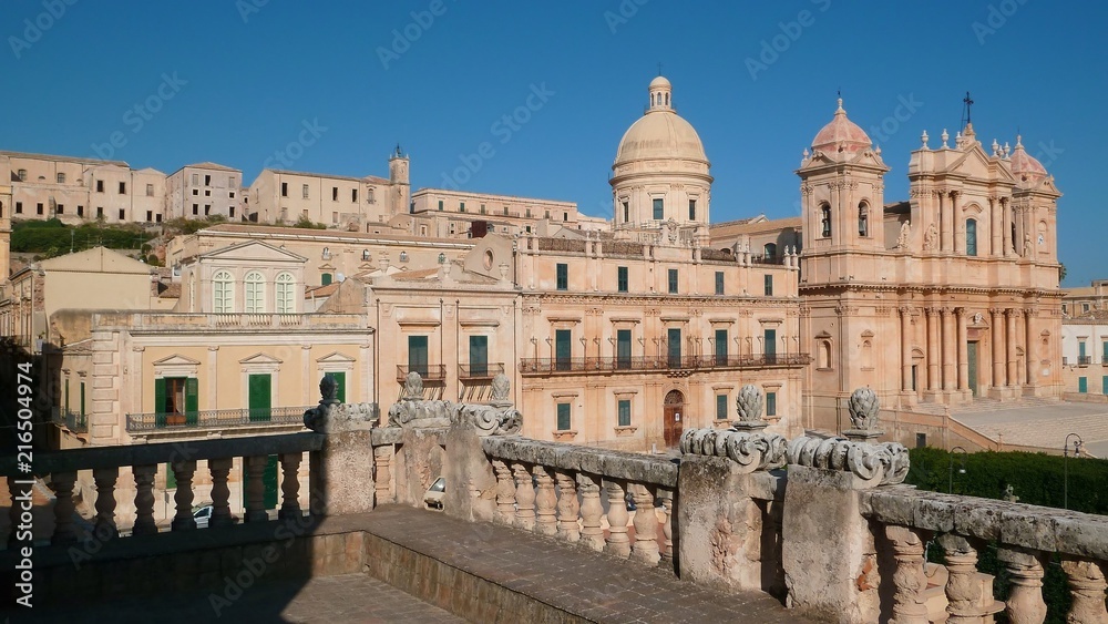 Noto en Sicile, vue sur la cathédrale San Nicolo et les palais baroques de la ville (Italie)