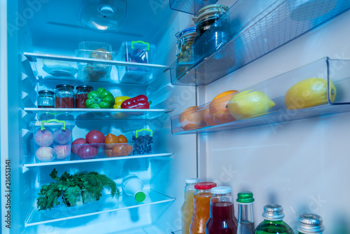 Obraz na płótnie Open interior of a fridge packed with fresh food w salonie