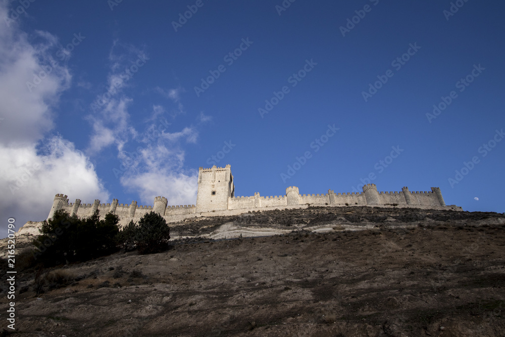 Castillo medieval en la Rivera del Duero