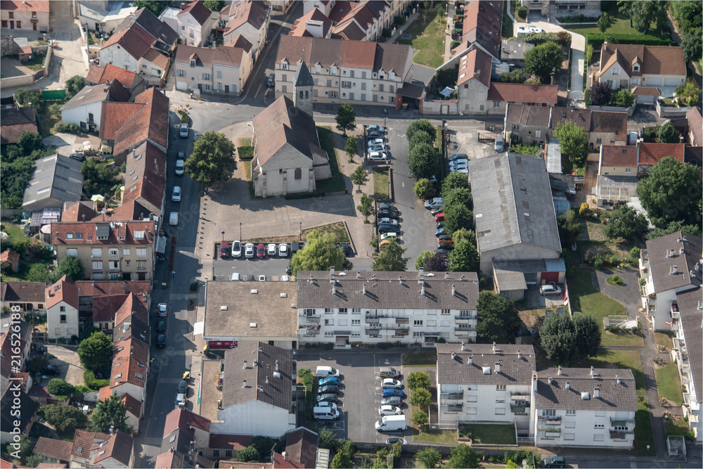 vue aérienne de maisons à Fretillon dans le Val d'Oise en france