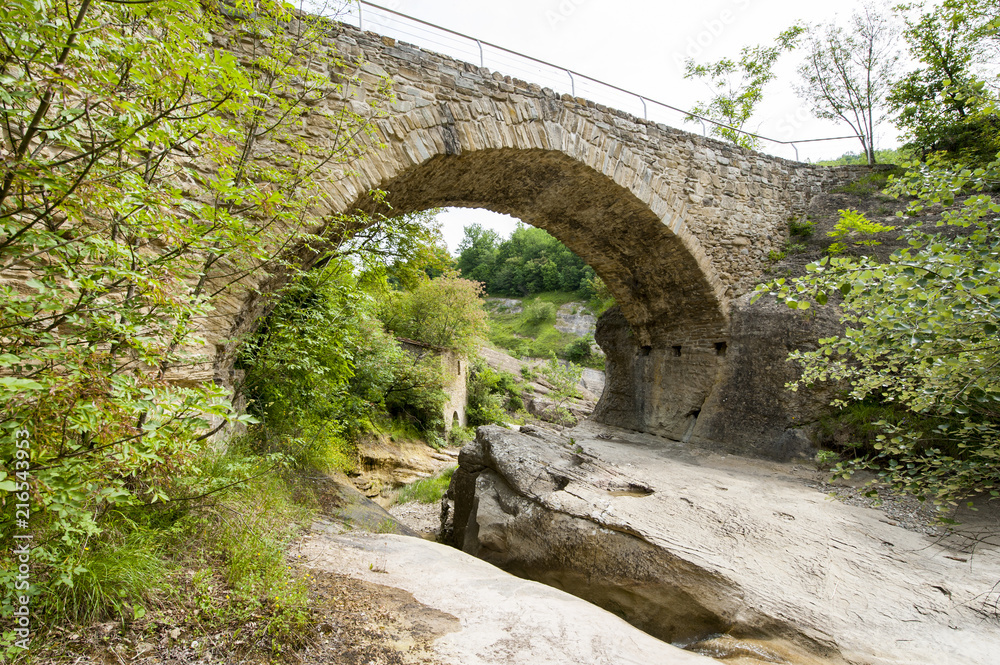 Ponte romanico presso Montetiffi, Forlì Cesena, Italia