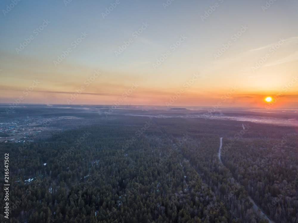 Obraz premium Закат над лесом