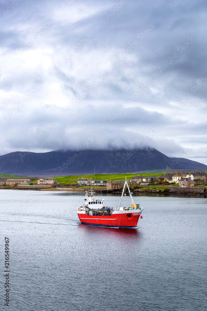 Fototapeta premium Ship in the harbor of Stromness