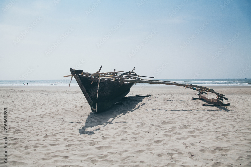 Obraz premium lonely boat