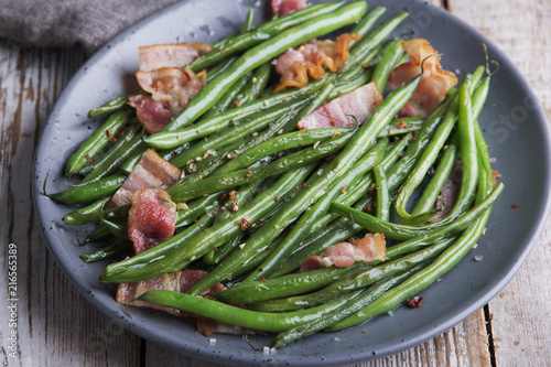 green roast beans with bacon on a plate