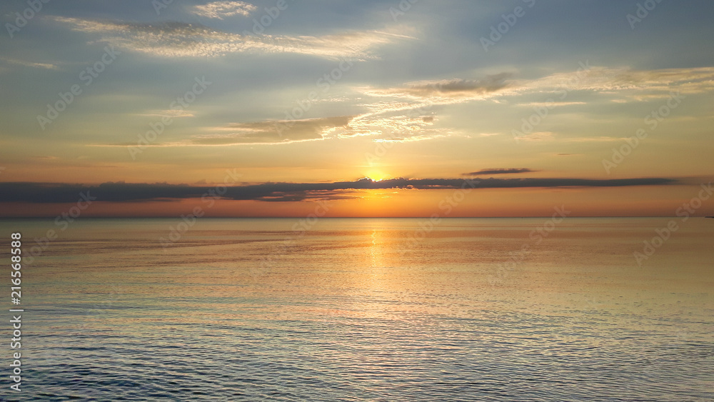 Fototapeta premium Spectacular sunset on a calm sea