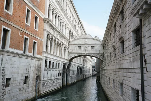 Obraz Wenecja, Włochy-25 lipca 2018 r .: Ponte dei Sospiri lub Most Westchnień w Wenecji