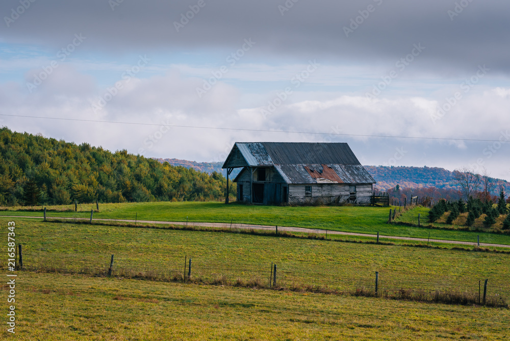Old barn and farm along the Blue Ridge Parkway in Virginia