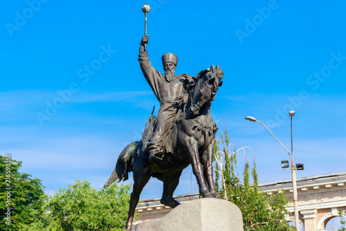 Monument to hetman Petro Konashevych-Sahaidachny at Kontraktova Square in Kyiv, Ukraine photo