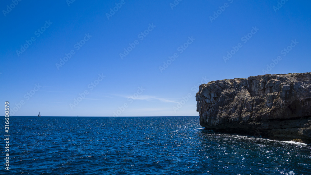 Segelboot auf dem Mittelmeer Mallorca Sommer Urlaub 