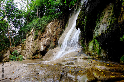 Fototapeta Naklejka Na Ścianę i Meble -  Sai Yok Noi Waterfall