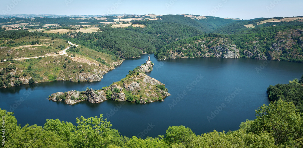 Auvergne-Rhône-Alpes-loire-paysage-lac