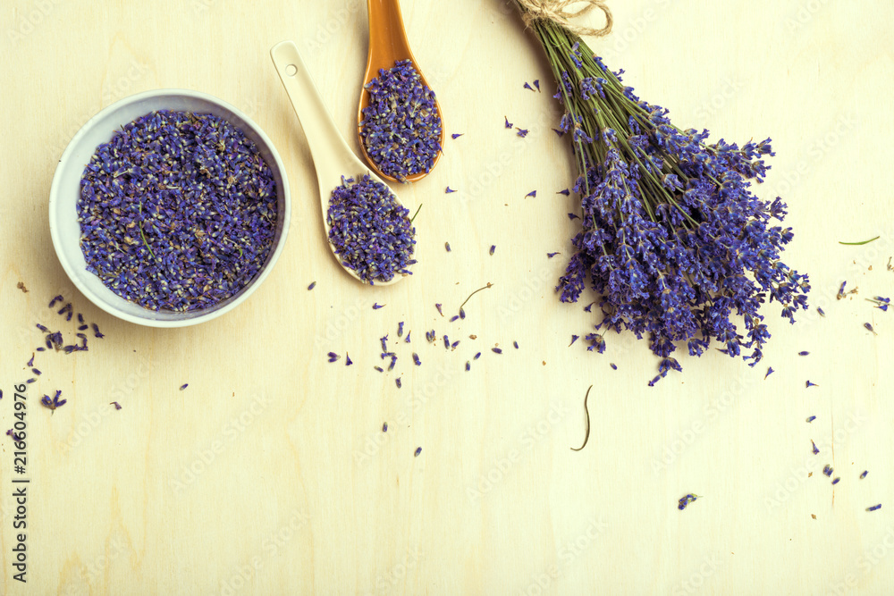 Fototapeta spoon of dry lavenders
