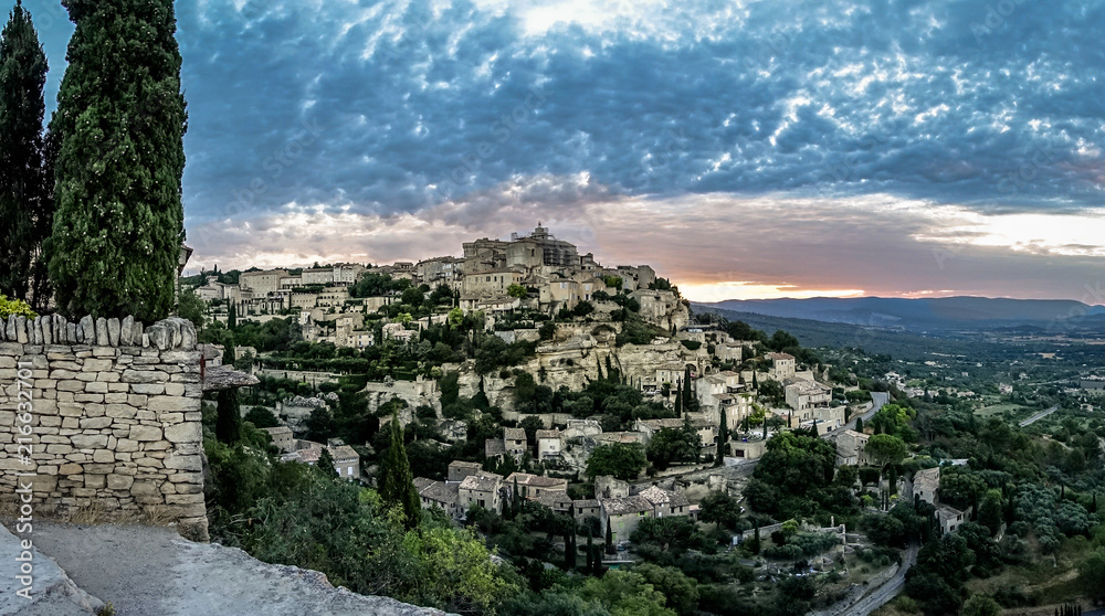 Fototapeta premium Gordes w Prowansji