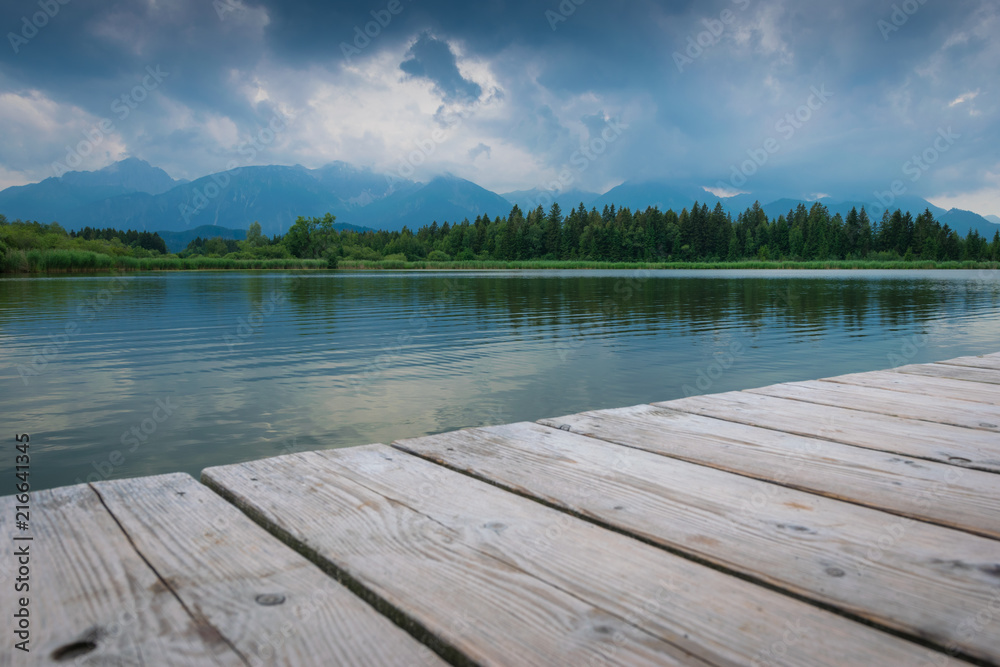 Steg am Hopfensee im Allgäu mit Wolken - Alpen in Deutschland Steg am Hopfensee im Allgäu mit Wolken - Alpen in Deutschland