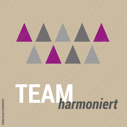 Arbeit im Team mehrerer Menschen harmoniert (geschriebenin English)