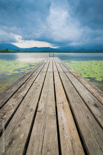 Wolken   ber dem Hopfensee in den Alpen im Allg  u