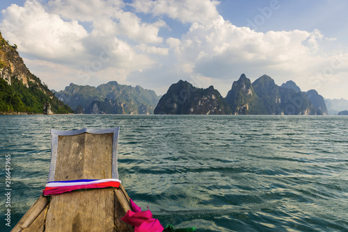 Traditionelles Boot im Kao Sok Nationalpark, Thailand photo