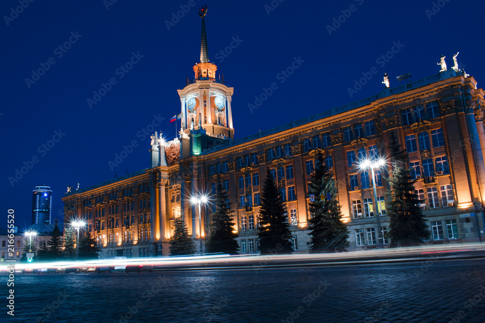 Naklejka premium Yekaterinburg beautiful building at night