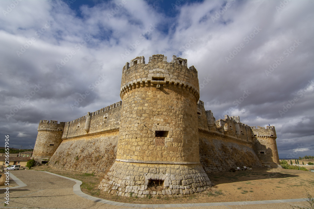 Castillo de Grajal de Campos en la provincia de Leon, España
