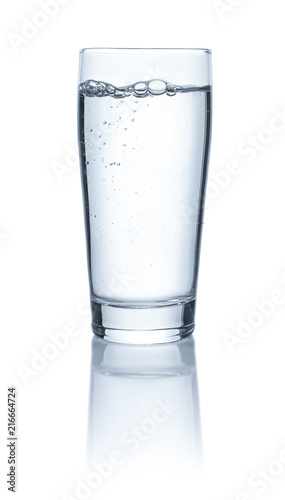Ein Glas mit Leitungswasser