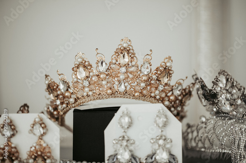 Gold crown 