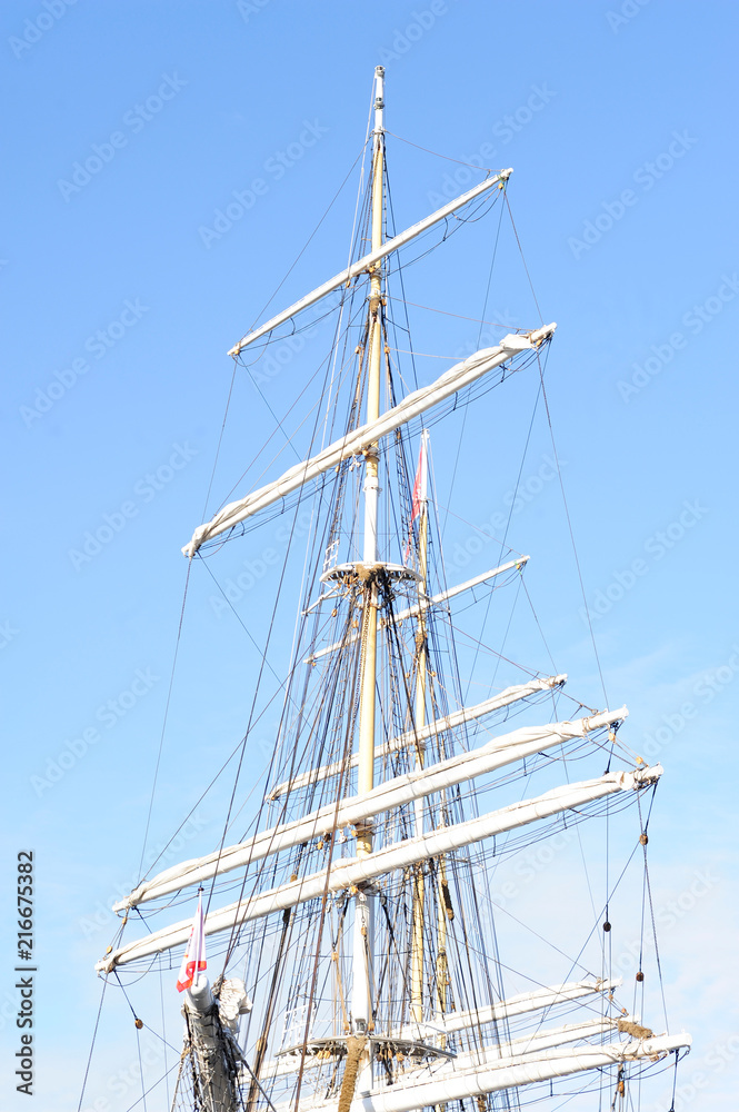 Mast von einem Segelschiff