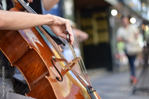 Música en la calle. arte. melodía. fotografía urbana.