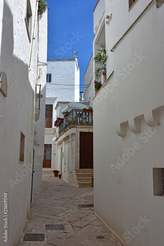 Italy  Puglia region  Locorotondo   a whitewashed village in the Itria valley  with its medieval historical center full of stairs  balconies  flowers  arches  frescoed churches  and details