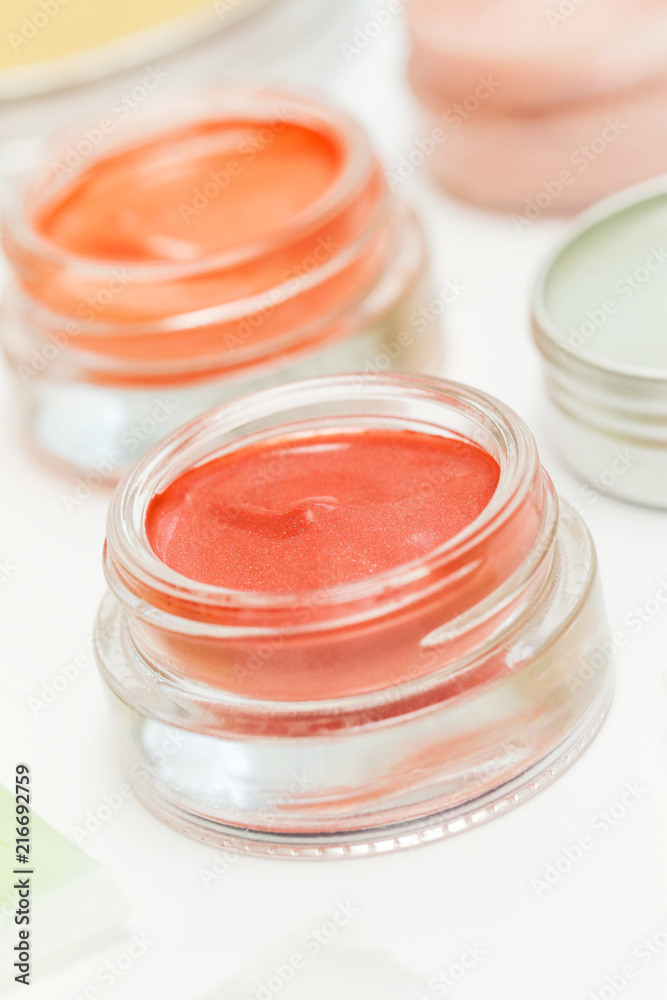 Cream eyeshadow, lip stain or blush in the jar
Cream eyeshadow, lip stain or blush in the jar